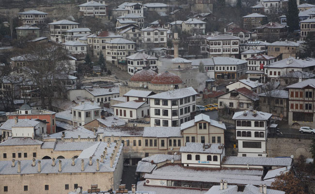 SAFRANBOLU BEYAZA BÜRÜNDÜ