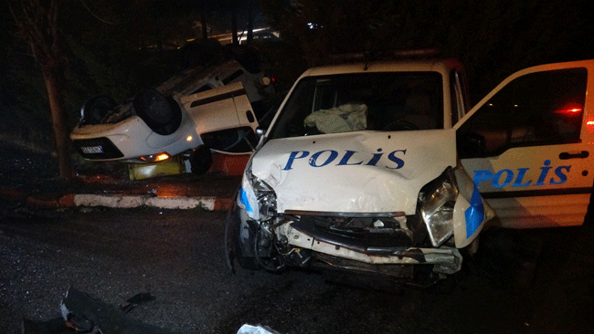 POLİS OTOSU KAZA YAPTI