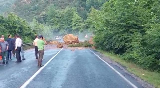 KARABÜK-ZONGULDAK YOLU ULAŞIMA KAPANDI