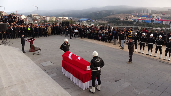 ‘BEBEĞİN İLE EŞİNİN YANINA GİDİYORSUN, GÜLE GÜLE YAVRUM’