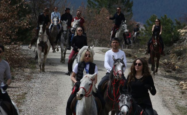 SAFRANBOLU’DA ATLI SAFARİ TURU DÜZENLENDİ