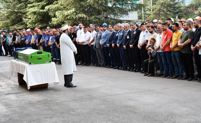 30 METRE YÜKSEKLİKTEN DÜŞEREK ÖLEN İŞÇİ TOPRAĞA VERİLDİ