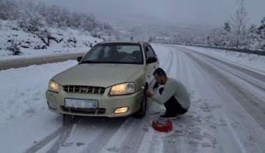 KARABÜK-BARTIN KARA YOLUNDA KAR ULAŞIMI AKSATTI