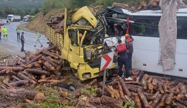 KARABÜK- ZONGULDAK KARA YOLUNDA FECİ KAZA:2 ÖLÜ, 23 YARALI