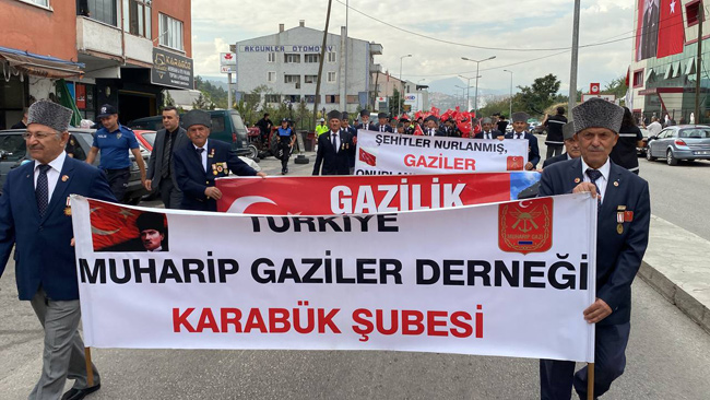 GAZİLER GÜNÜ NEDENİYLE GURUR YÜRÜYÜŞÜ DÜZENLENDİ