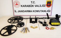 DEFİNE ARAYAN 5 KİŞİ SUÇÜSTÜ YAKALANDI