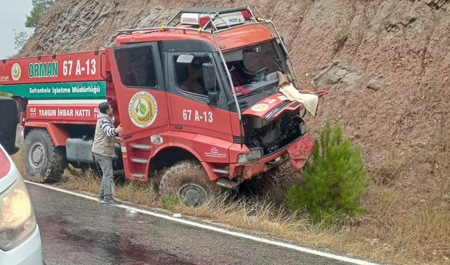 ARAZÖZ YAMACA ÇARPTI:3 YARALI