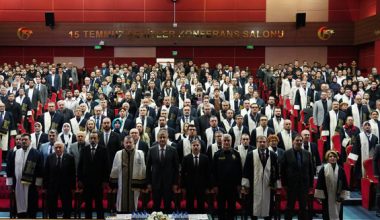 KARABÜK ÜNİVERSİTESİ 2024-2025 AKADEMİK YILI TÖRENLE AÇILDI