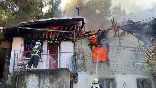 YANGINA MÜDAHALE EDEN İTFAİYECİLERİN ZOR ANLAR YAŞADI